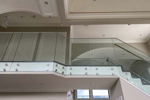 single-home-glass-railing-1