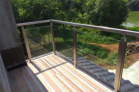 single-home-glass-railing-5