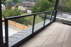 single-home-glass-railing-1